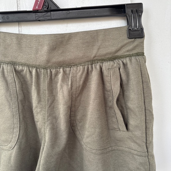 Women's Shorts - Picture 2 of 3